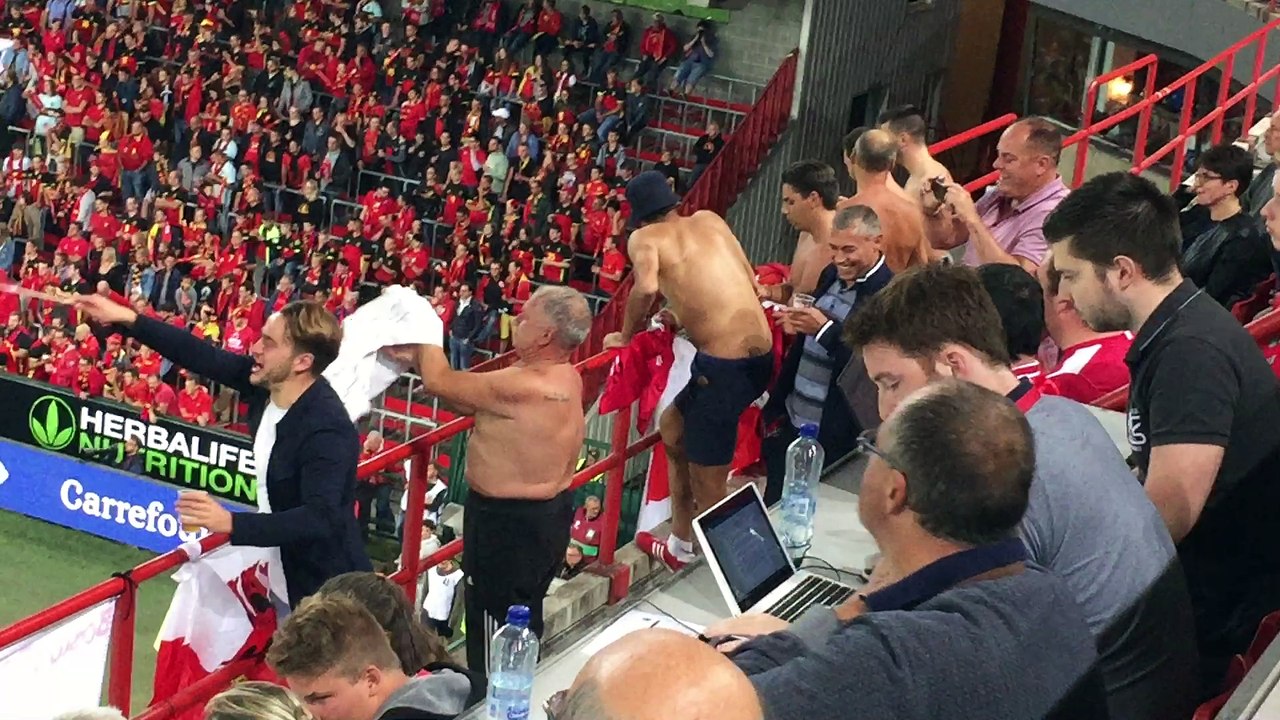 Les supporters de GIbraltar chambrent Witsel