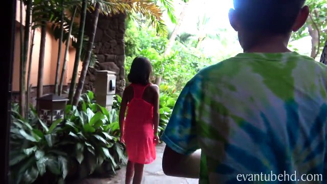WATERSLIDES, SURFING & HAWAIIAN SHAVED ICE!!! Fun at the Disney Aulani Resort!