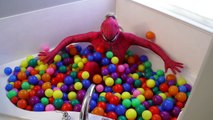 Ana dinosaurios congelado casco en en bromista rosado Chica araña hombre araña superhéroe veneno 