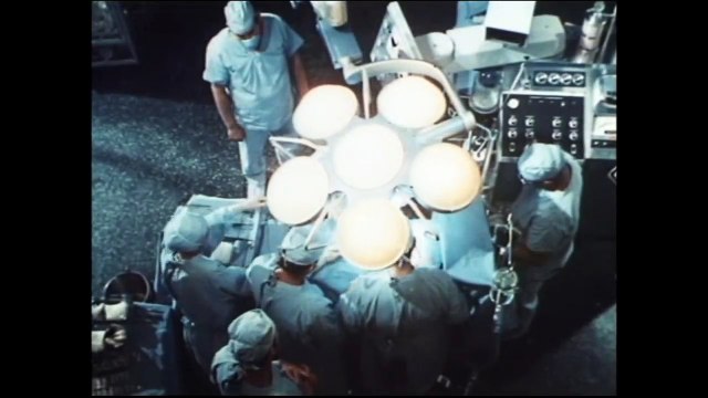 L'HOMME QUI VALAIT 3 MILLIARDS - Générique (vf)