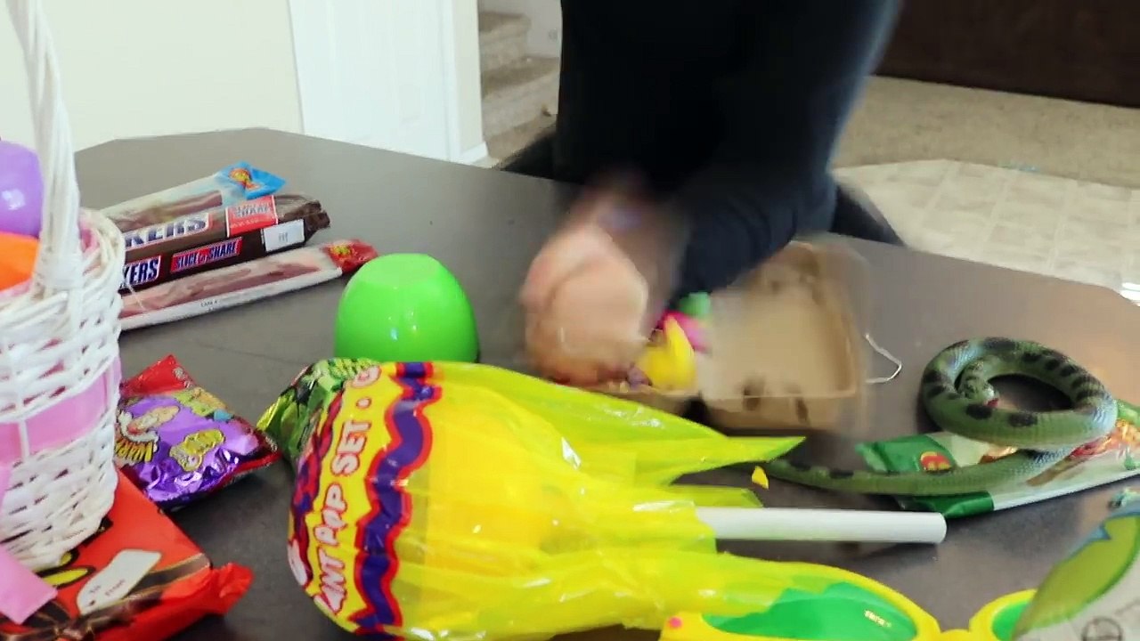 Bad Baby Hulk vs Joker Mom - Food Fight | Real Life Superhero Battle Movie!