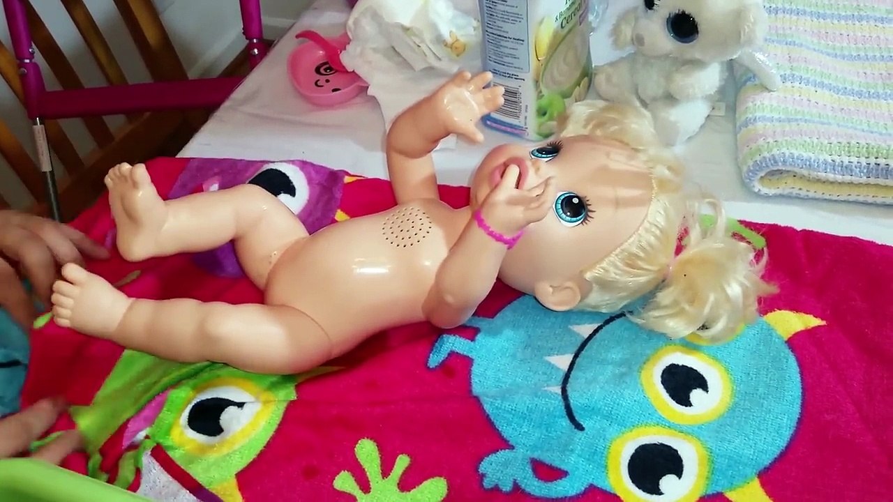 Baby Alive does a STINKY PEE YEW After her first bath ever!!! OH NO!!! Very Funny