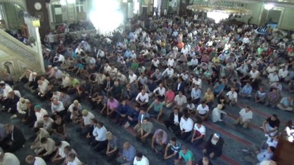 Elazığ'da Bayram Namazında Camiler Doldu