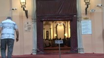 İzmirliler Bayram Namazı İçin Hisar Camii'ne Akın Etti