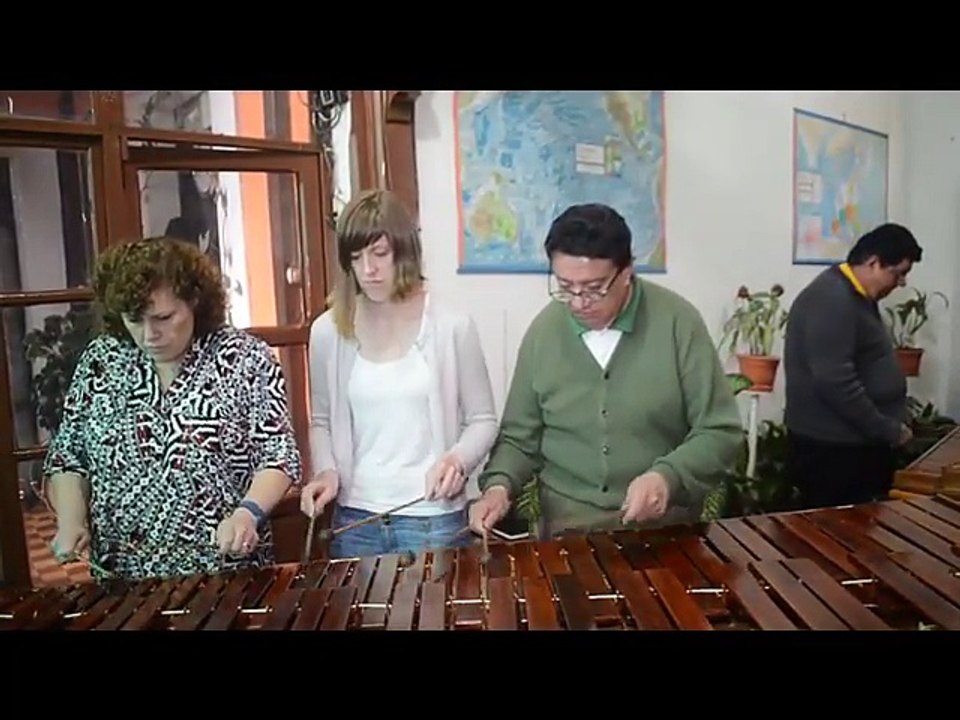 Luna de Xelaju en Marimba, Paco Perez