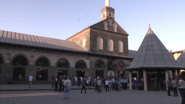 Eker: İslam Alemi İnşallah Bu Bayram ile Barışa, Kardeşliğe, Huzura Ulaşır