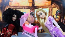 Para y Barbie muñecas de dibujos animados con las niñas que juegan los juguetes de secuestro Maléfica en ruso