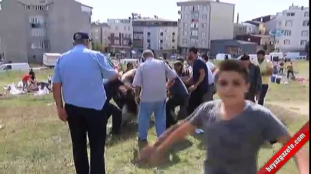 10 kişinin elinden kaçan kızgın boğa ortalığı savaş alanına çevirdi