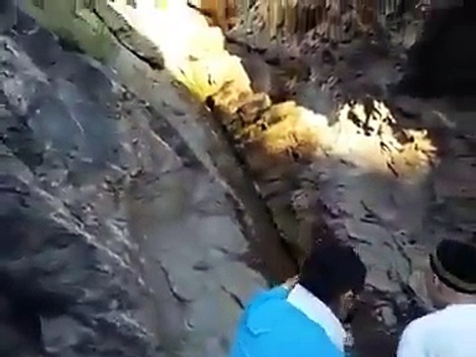 ترکمانستان کے شہر اندیجان میں پہاڑ سے پانی کا چشمہ بند ہو گیا تو اہل علاقہ نے قرآن مجید کی تلاوت کی تو چشمہ دوبارہ جاری