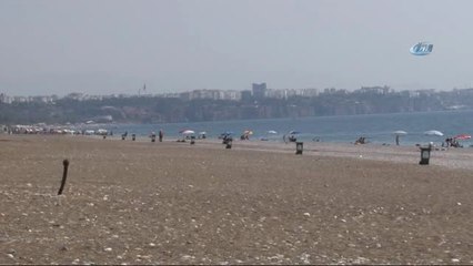 Antalya Sahillerinde İlk Gün Sessizliği