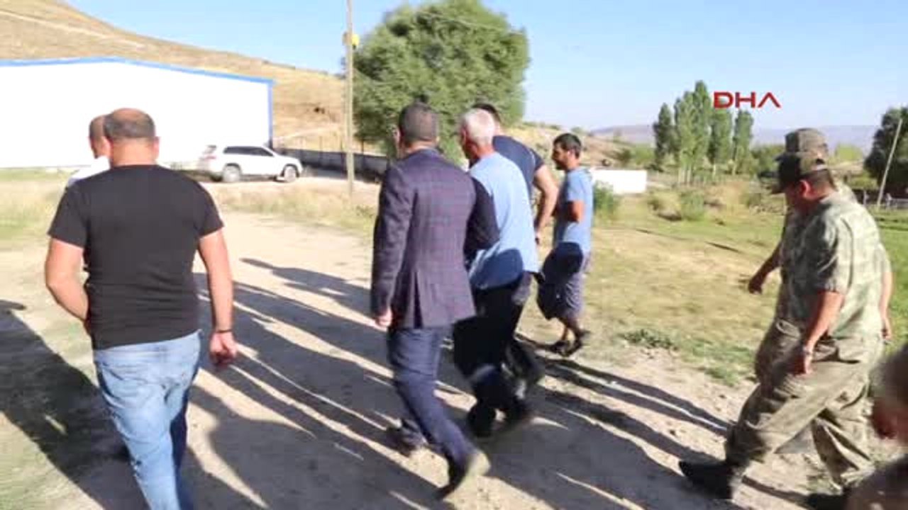 Muş Varto Kaymakamı'ndan Şehit Ailelerine Kurba...