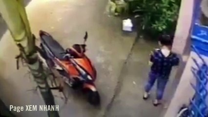 Cướp manh động, táo tợn ngay trước cửa nhà dân