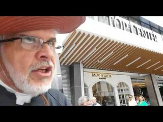 Com caixa do PT, aposentado protesta na Avenida Paulista | JP