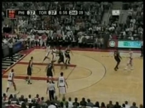 31-10-07 - Raptors Vs Sixers - Bosh Oop