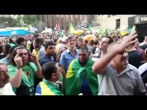 Manifestantes batem boca em frente ao prédio da Fiesp, na Av. Paulista | Jovem Pan