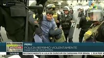 Policía peruana reprime con violencia protesta de docentes en huelga