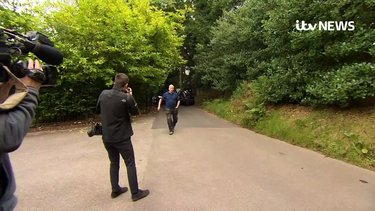 Rooney arrives at Chesire home after drink-driving charge