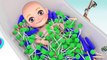 3D Baby doll bath time Play Learn colors - Teach colours for kids Children Toddlers | Lear