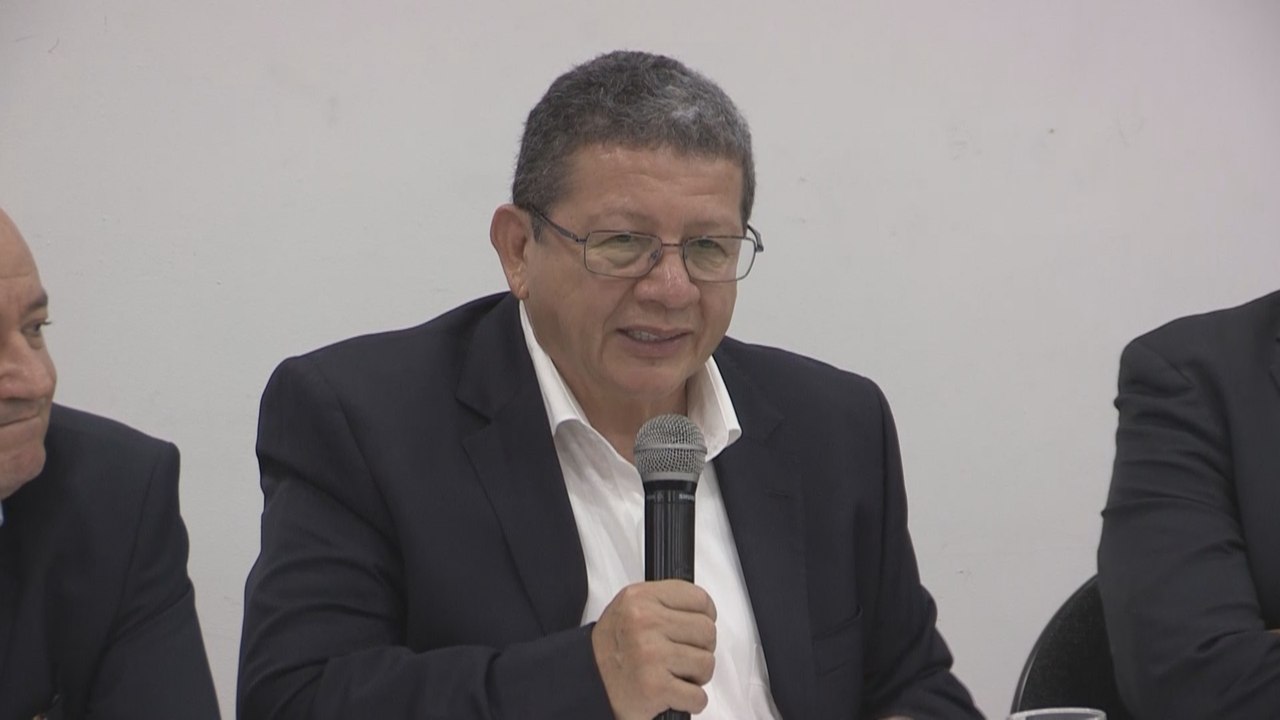 Las FARC hacen un llamamiento a dialogar con Uribe