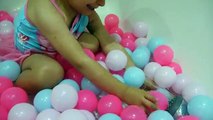 En bolas baño traje divertido Niños cerdo jugando piscina nadando tiempo con Peppa disneyc
