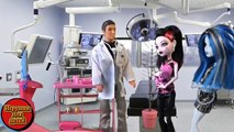 En drakulaura embarazada juego Monster High muñecas todas las series en una fila en ruso