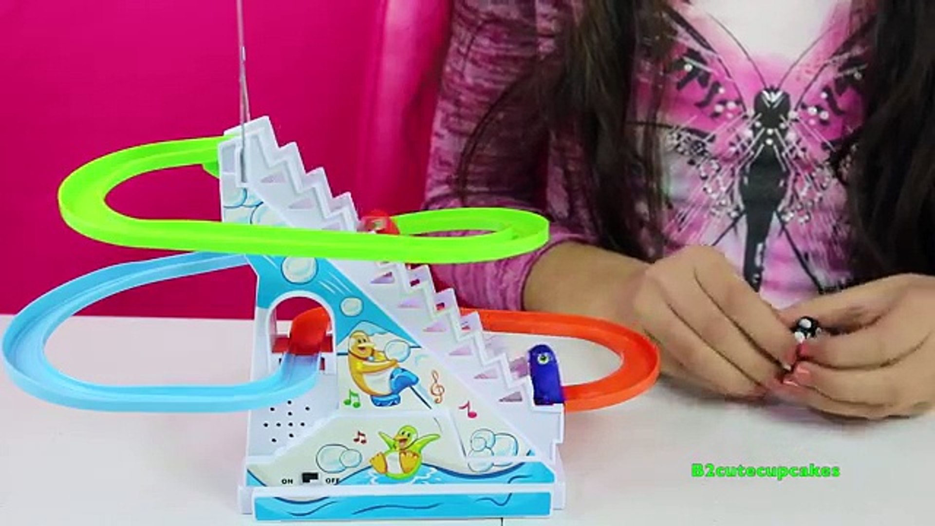 Penguin Race Toys!! Playful Penguins Circuit|B2cutecupcakes HD