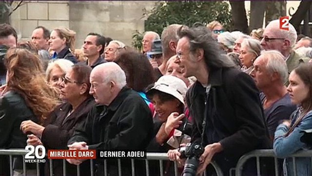 Stars et anonymes ont rendu un dernier hommage à Mireille Darc lors de ses obsèques en l'Eglise Saint-Sulpice à Paris