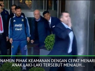 VIRAL: Sepakbola: Messi 'Selamatkan' Seorang Fans Cilik
