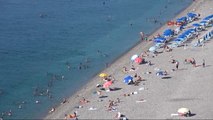 Antalya Konyaaltı Sahilinde Bayram Yoğunluğu