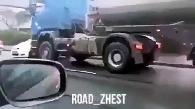 Tır Arabayı Önüne Katmış Haberi Yok