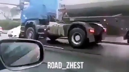 Tır Arabayı Önüne Katmış Haberi Yok