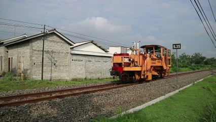Kereta Api Teknik Plasser & Theurer VDM 800 GS SR 388 16 DAOP 7 MADIUN Lokasi Plosokandang Tulungagung