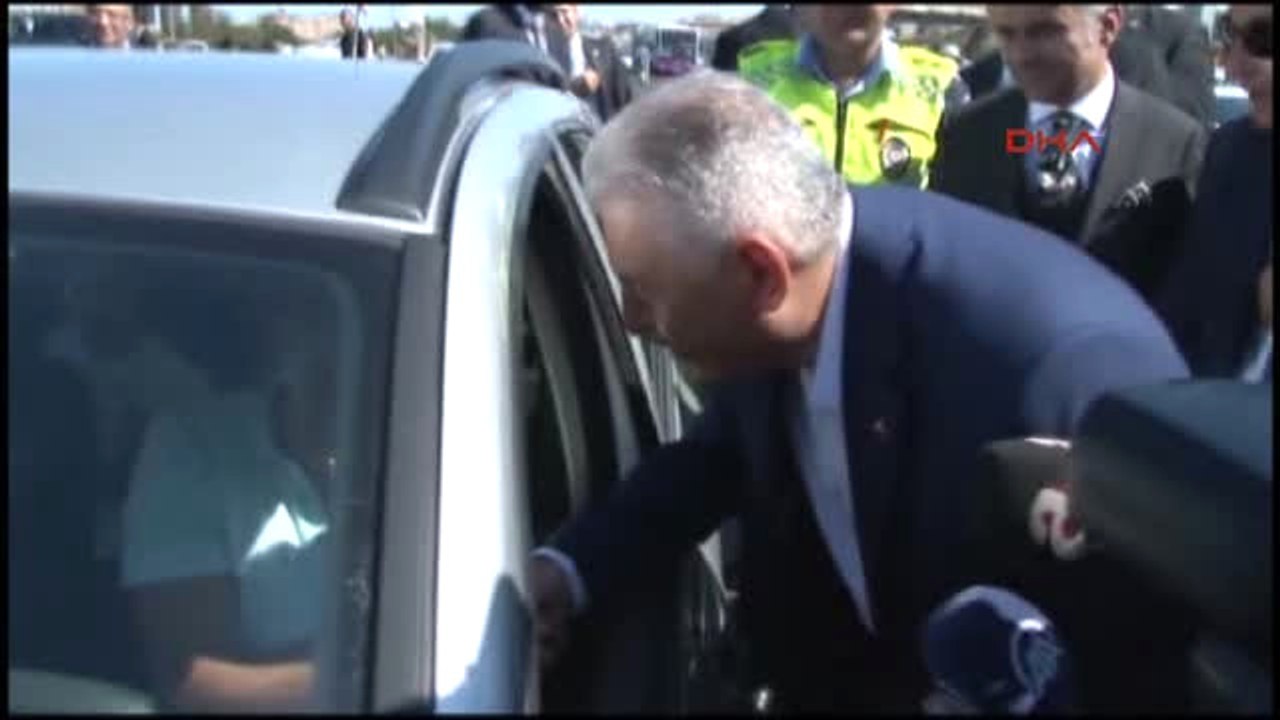 Başbakan Yıldırım Çamlıca Gişeleri Asayiş Uygulama Noktasındaki Polislerle Bayramlaştı...