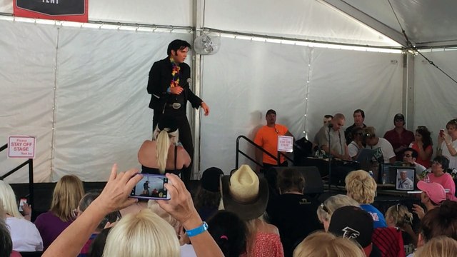 Cody Slaughter sings 'Pocketful Of Rainbows' Iphone Elvis Week 2017