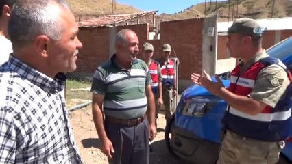 Çalınan Hayvanlarını Bulan Jandarmalara Böyle Sarıldı