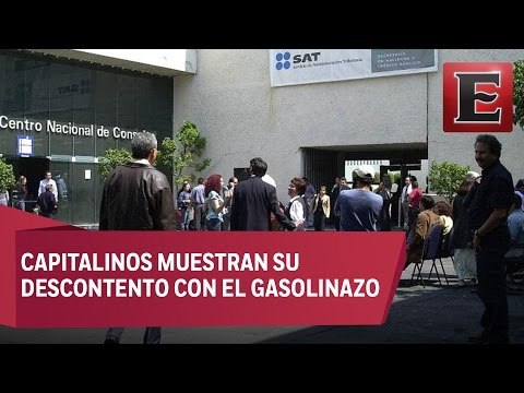 Manifestantes “cierran” oficinas del SAT por alza al combustible