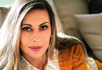 BLACK & WHITE -- MYRON __ '''ΚΟΚΚΙΝΟΣ ΚΥΚΛΟΣ''' ( Ο Θεατής Α') --- Βίκυ Βολιώτη , Δημοσθένης Παπαδόπουλος , Δημήτρης Αγοράς , Γιώργος Γιαννόπουλος .....