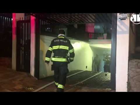 Carro explode em garagem e deixa idosa ferida em São Paulo l JP Notícias