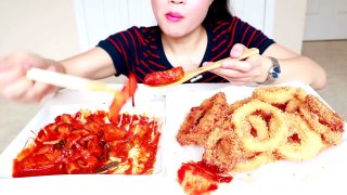 ASMR Eating Crunchy Onion Rings and Spicy Rice Cakes (Ddeokbokki) 바삭바삭 양파 튀김 & 쫀득쫀득 떡볶이