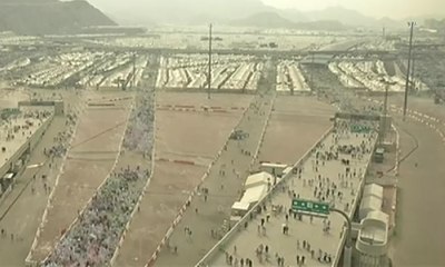 Ratusan Ribu Jemaah Haji Lakukan Lempar Jumrah