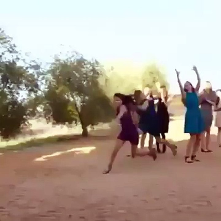 COMO PEGAR O BUQUE DE FLORES.