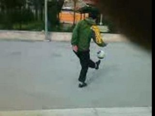 Marco le joga bonito