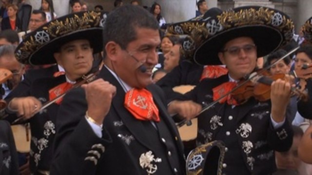 Mariachi de la Marina mexicana sorprende a capitalinos con un flashmob