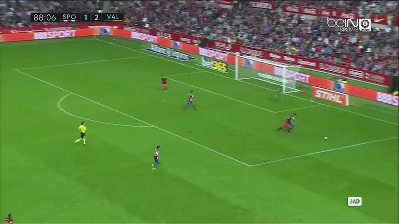 Joao Cancelo nutmeg skill vs Gijon