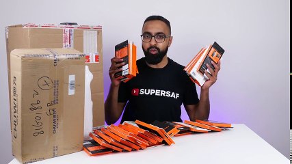 Clean your phone with UV light - Unboxing Time Episode 5