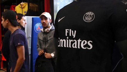 2017-18 third kit at the Champs-Elysées' shop