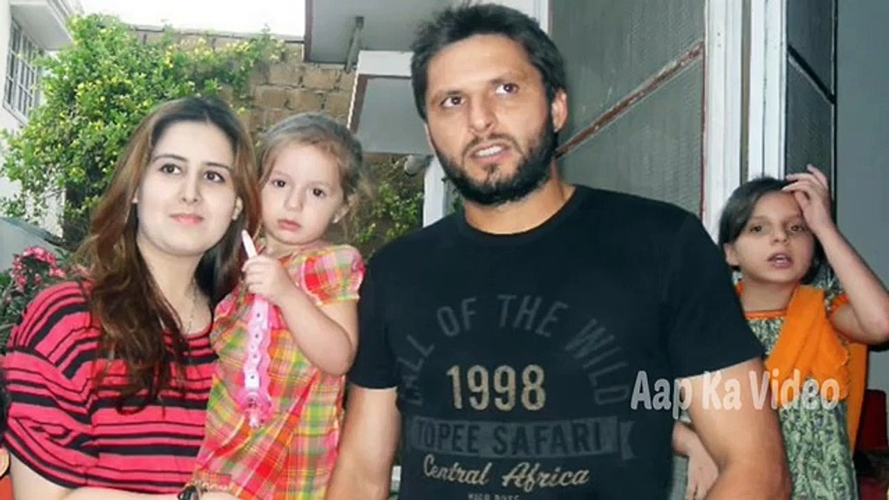 अफरीदी ने की अपनी सगी बहन से शादी - भारत मे खुशी का मौहाल