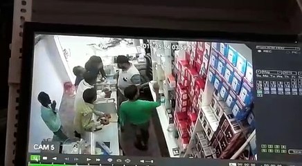 Ccct Camera Caught Mobile Chor In Bansi Siddharth Nagar Sardar Mobile Shop