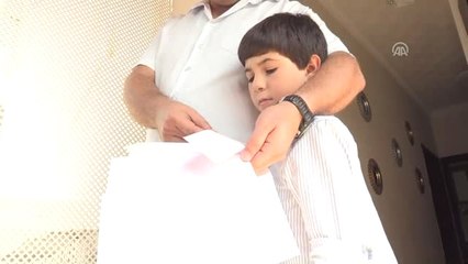 Dövmesinde "İç Organlarım Ters Tarafta" Yazıyor