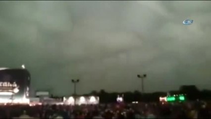 Festivale Yıldırım Düştü 15 Kişi Yaralandı